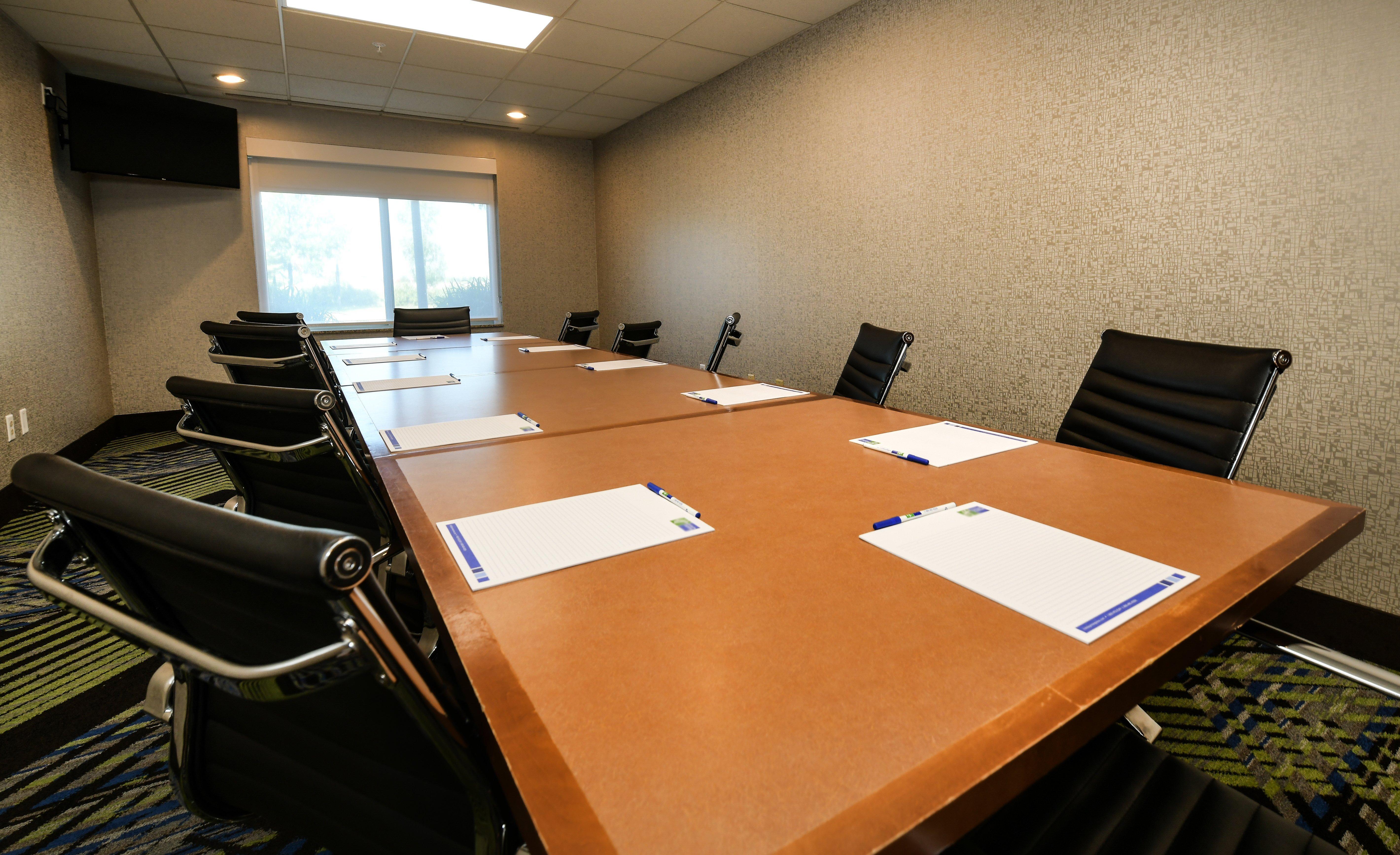 Holiday Inn Express Hotel & Suites Grand Forks By Ihg Экстерьер фото
