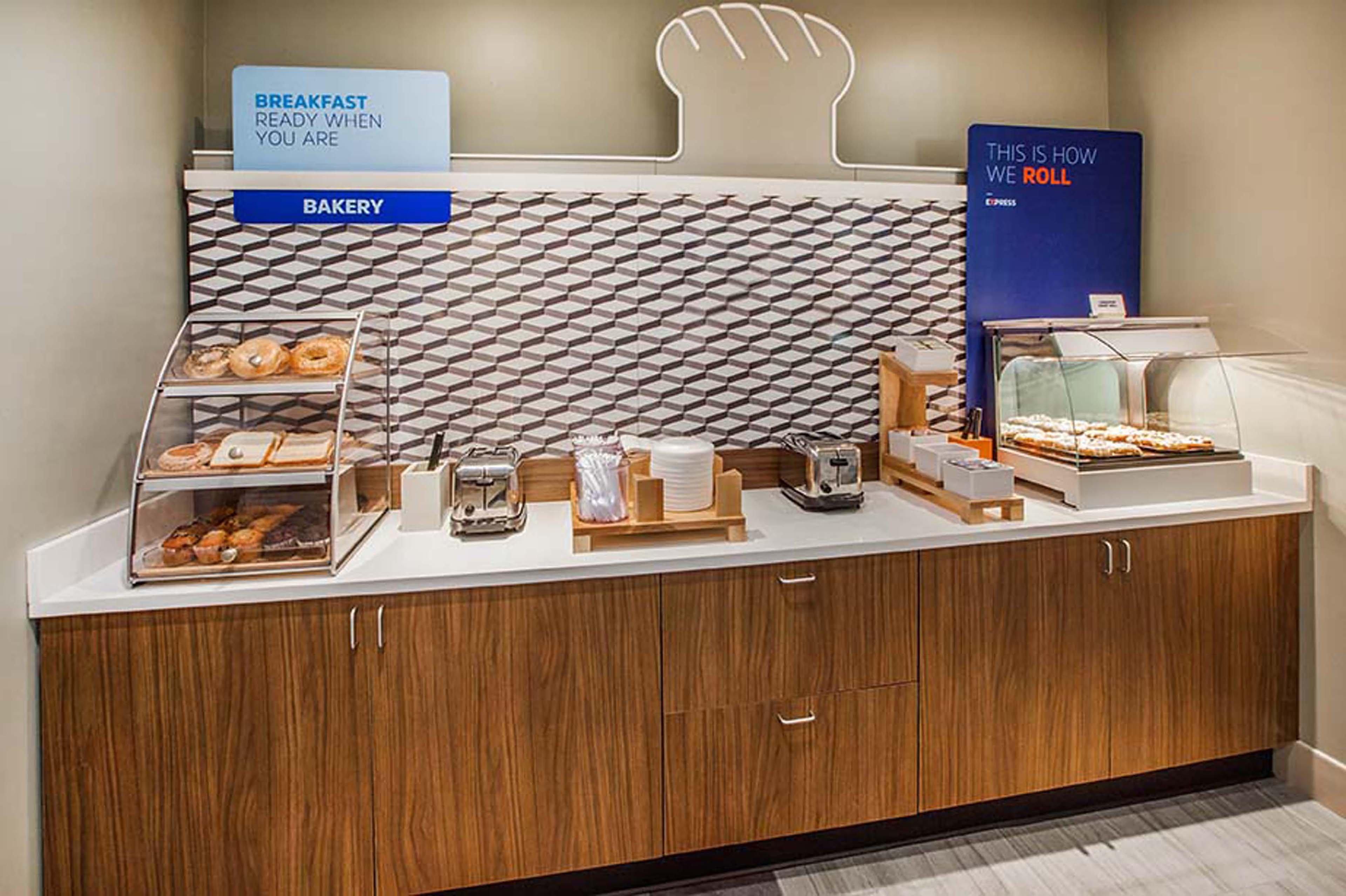 Holiday Inn Express Hotel & Suites Grand Forks By Ihg Экстерьер фото
