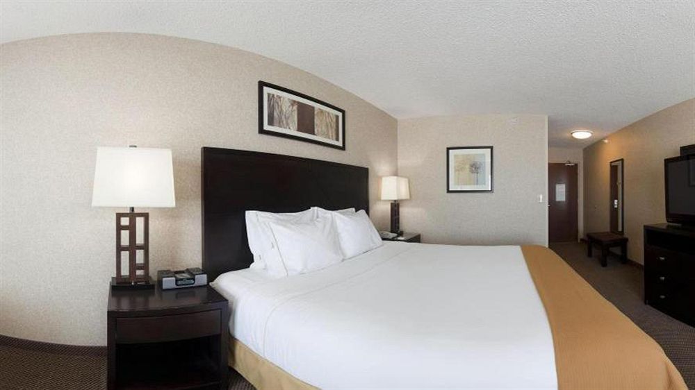 Holiday Inn Express Hotel & Suites Grand Forks By Ihg Экстерьер фото